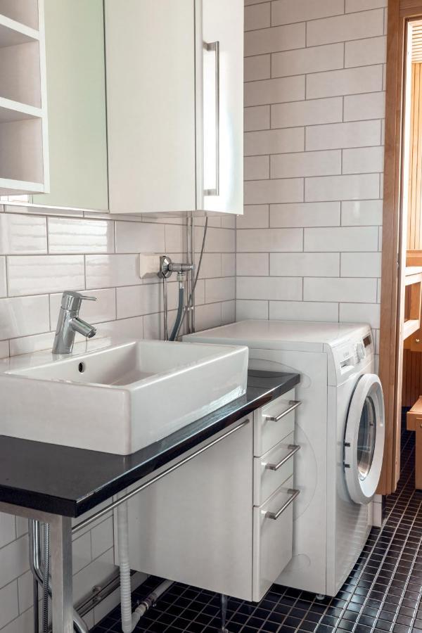2Ndhomes Stylish 1Br Home With Balcony And Sauna In Kamppi Center 赫尔辛基 外观 照片