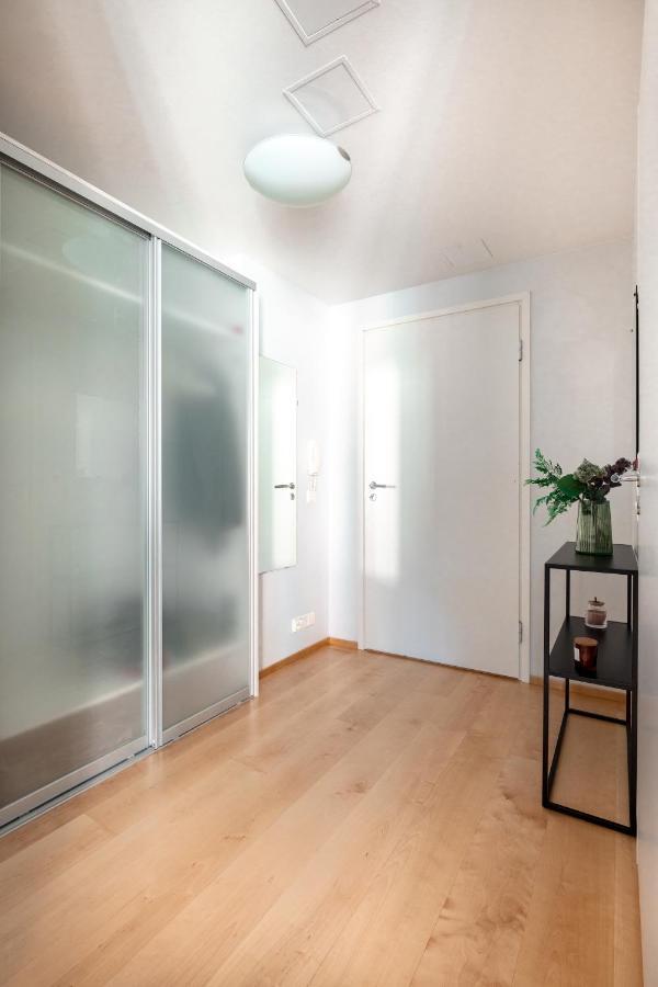 2Ndhomes Stylish 1Br Home With Balcony And Sauna In Kamppi Center 赫尔辛基 外观 照片